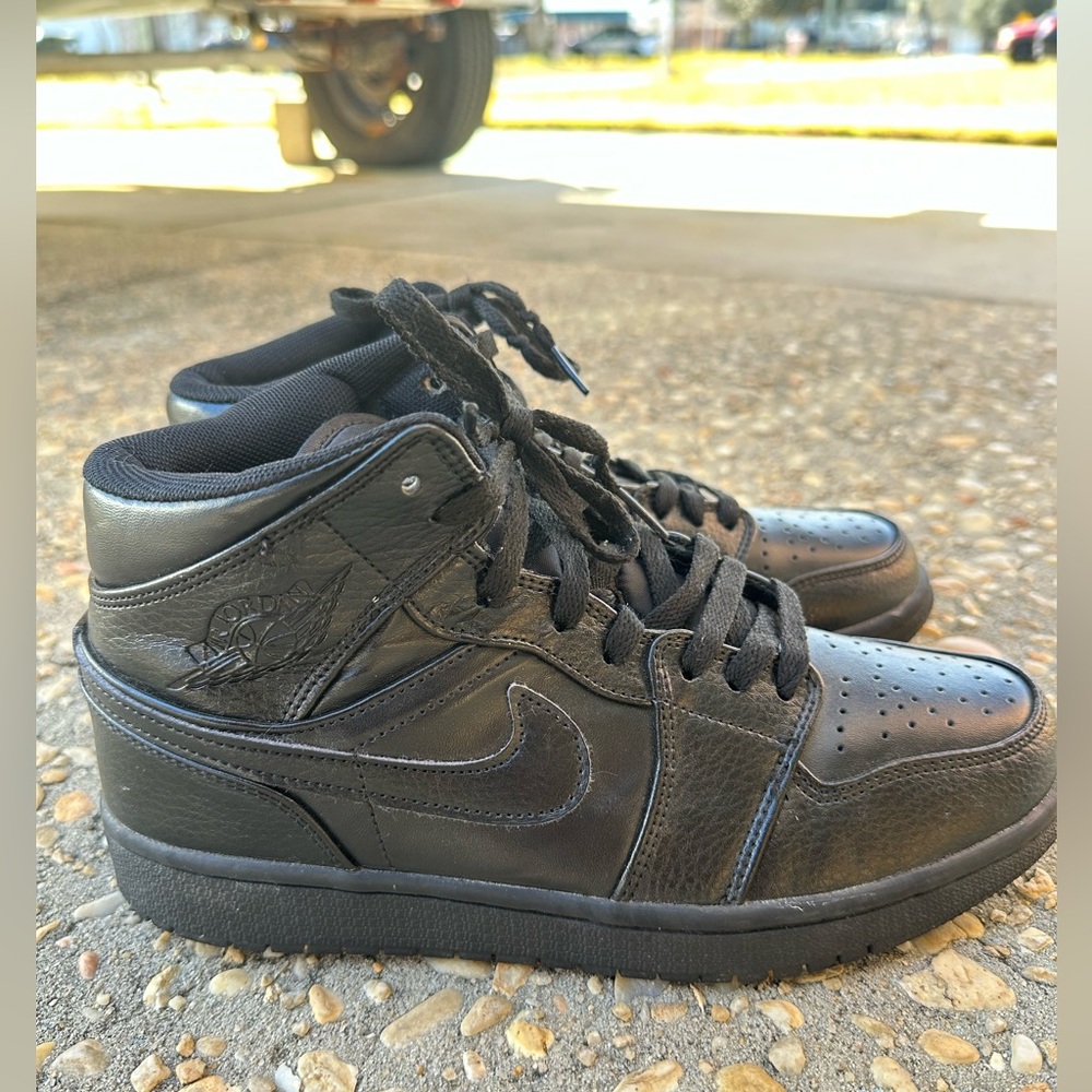 Air Jordan 1- mid top- all black